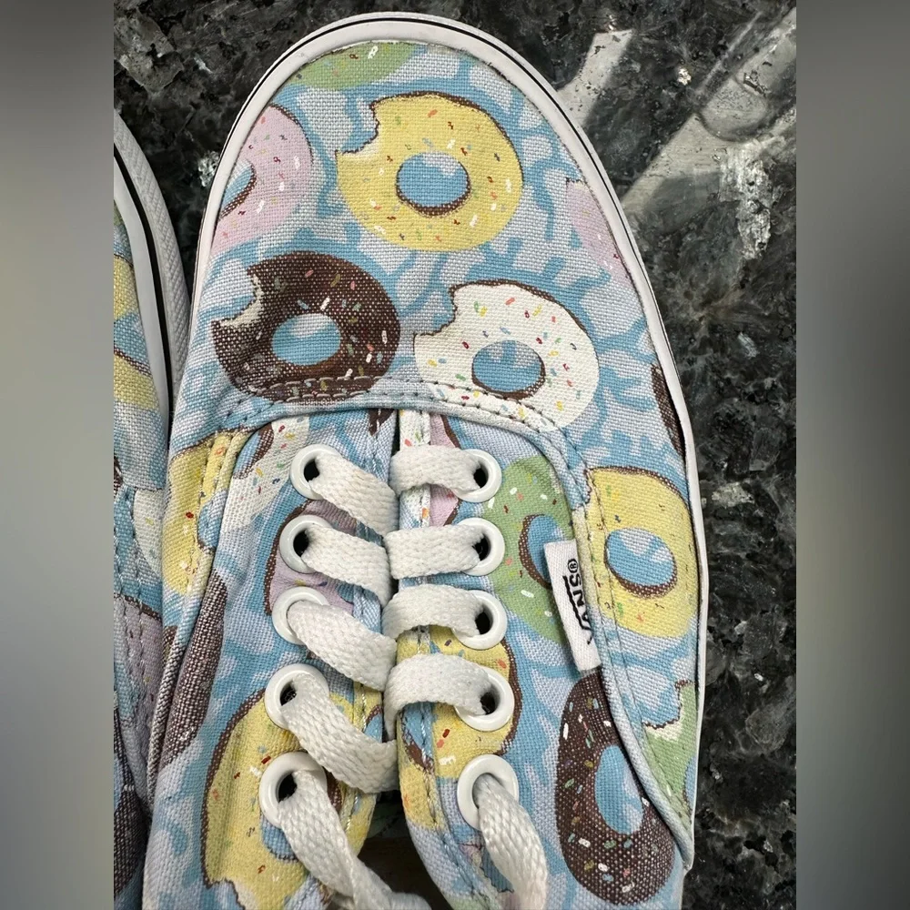 VANS RARE Authentic Donuts Munchies Sprinkles Shoes Size 7.5 Men's 9 Women's